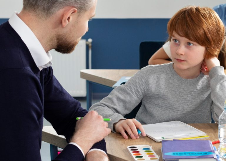 teacher-holding-english-class (1)